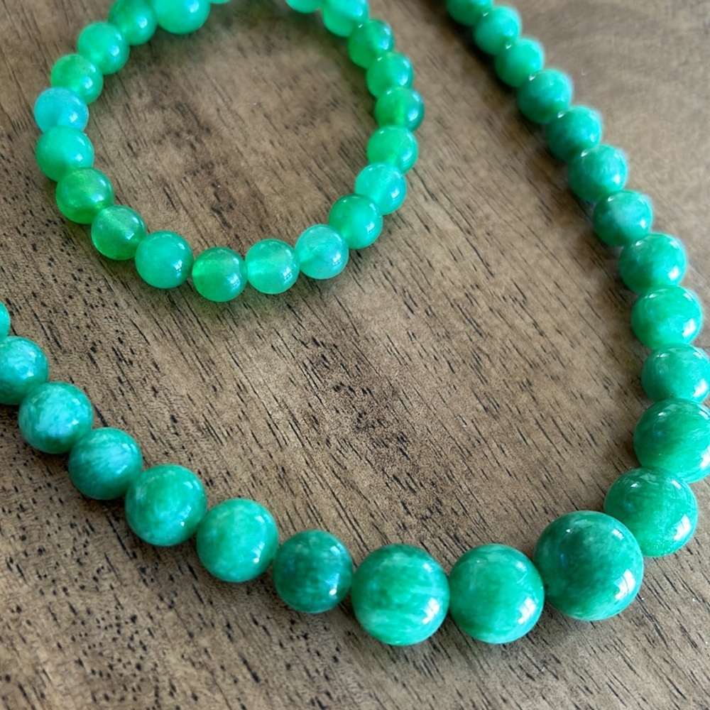 Beautiful Green Jade Necklace/Bracelet Set